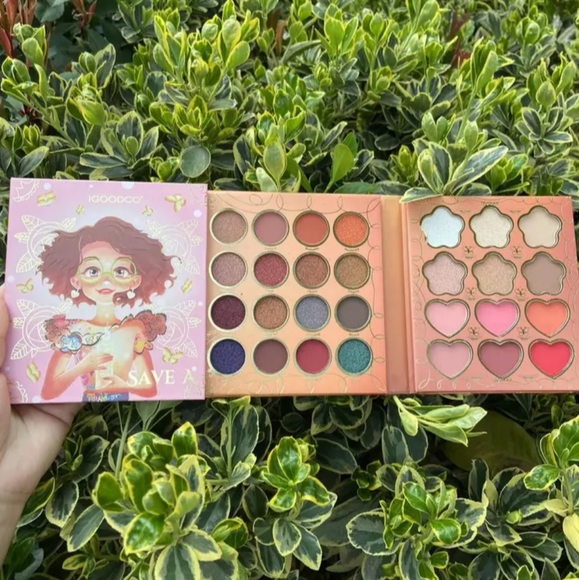 Encanto Eye and Face Palette - Picture 9 of 10